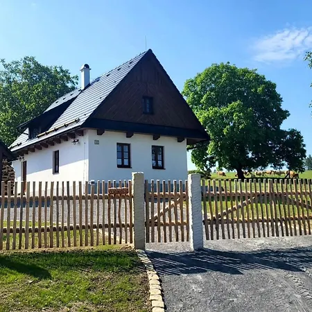Chaloupka Pomnenka Na Lipce *